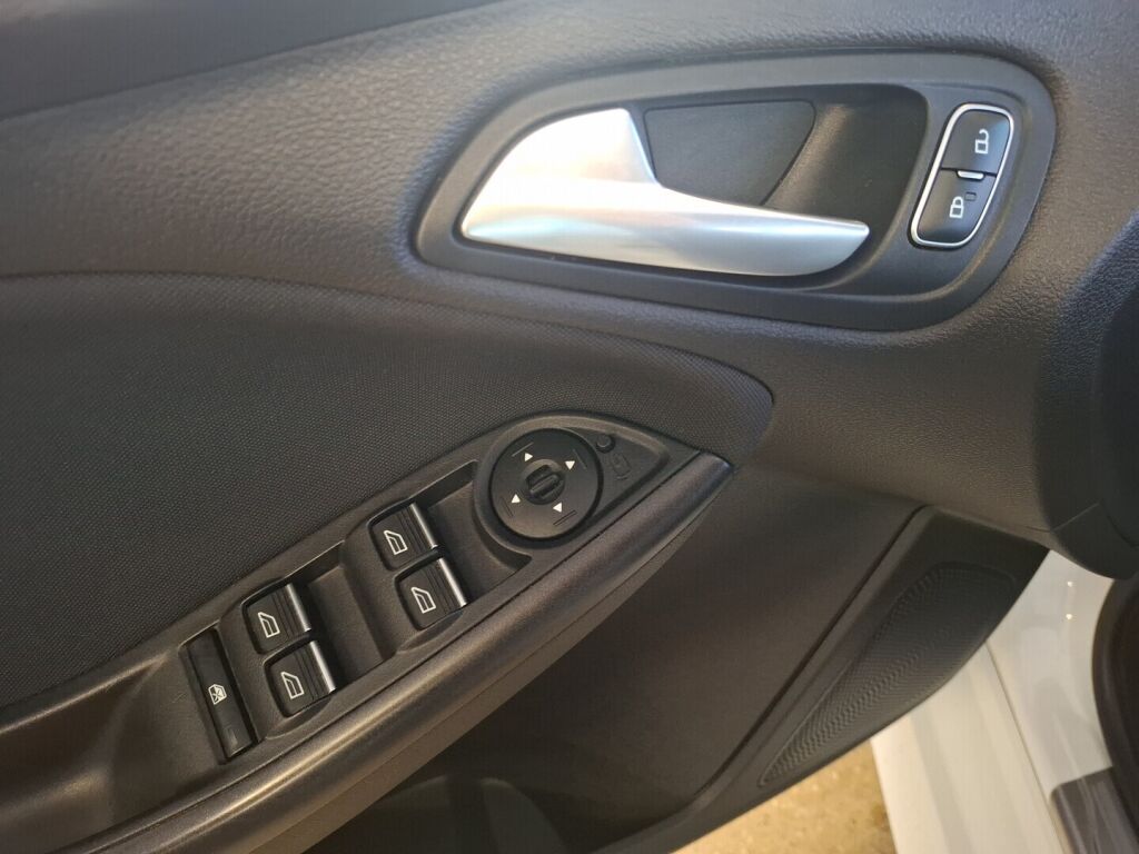 Ford Focus 2017 Valkoinen