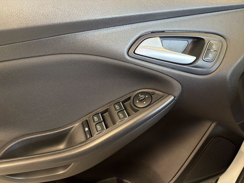 Ford Focus 2016 Valkoinen