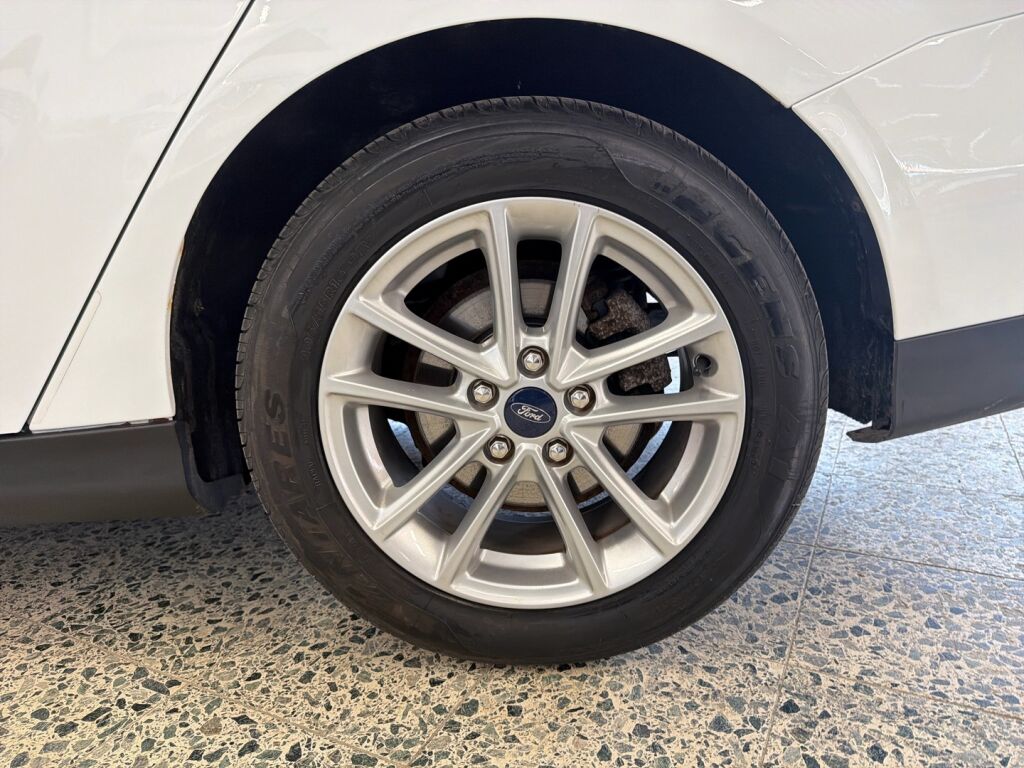 Ford Focus 2016 Valkoinen