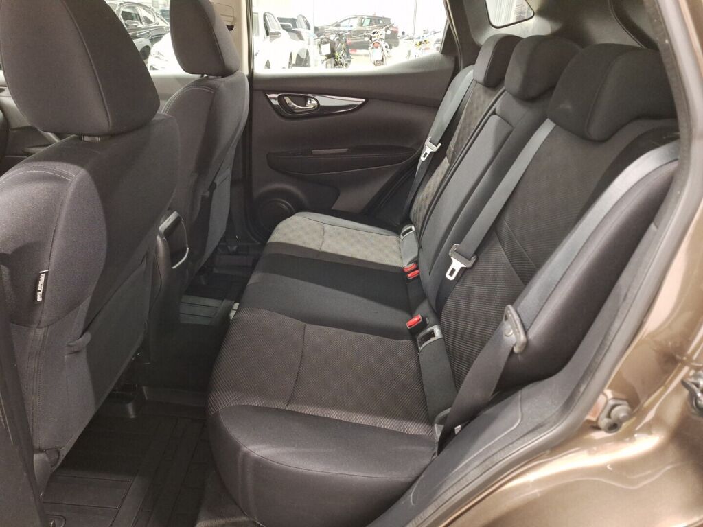 Nissan Qashqai 2017 Ruskea (beige)