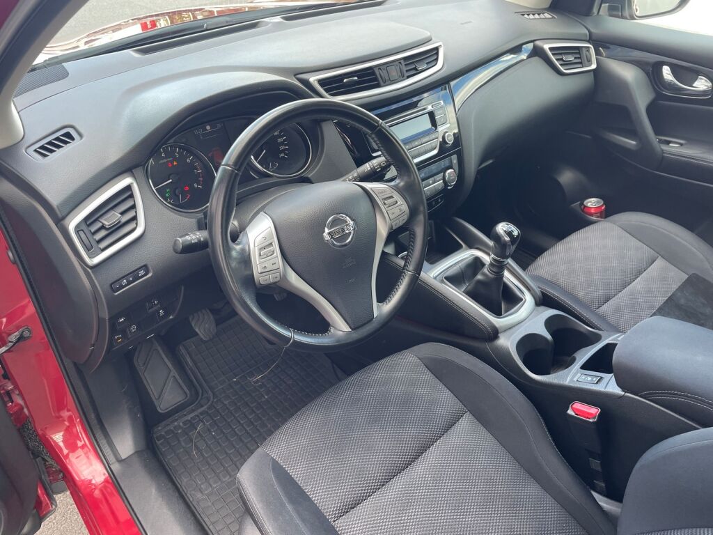 Nissan Qashqai 2017 Punainen