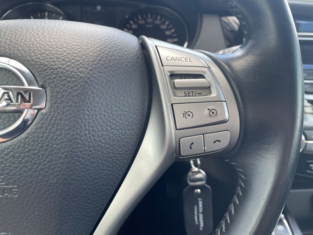 Nissan Qashqai 2017 Punainen