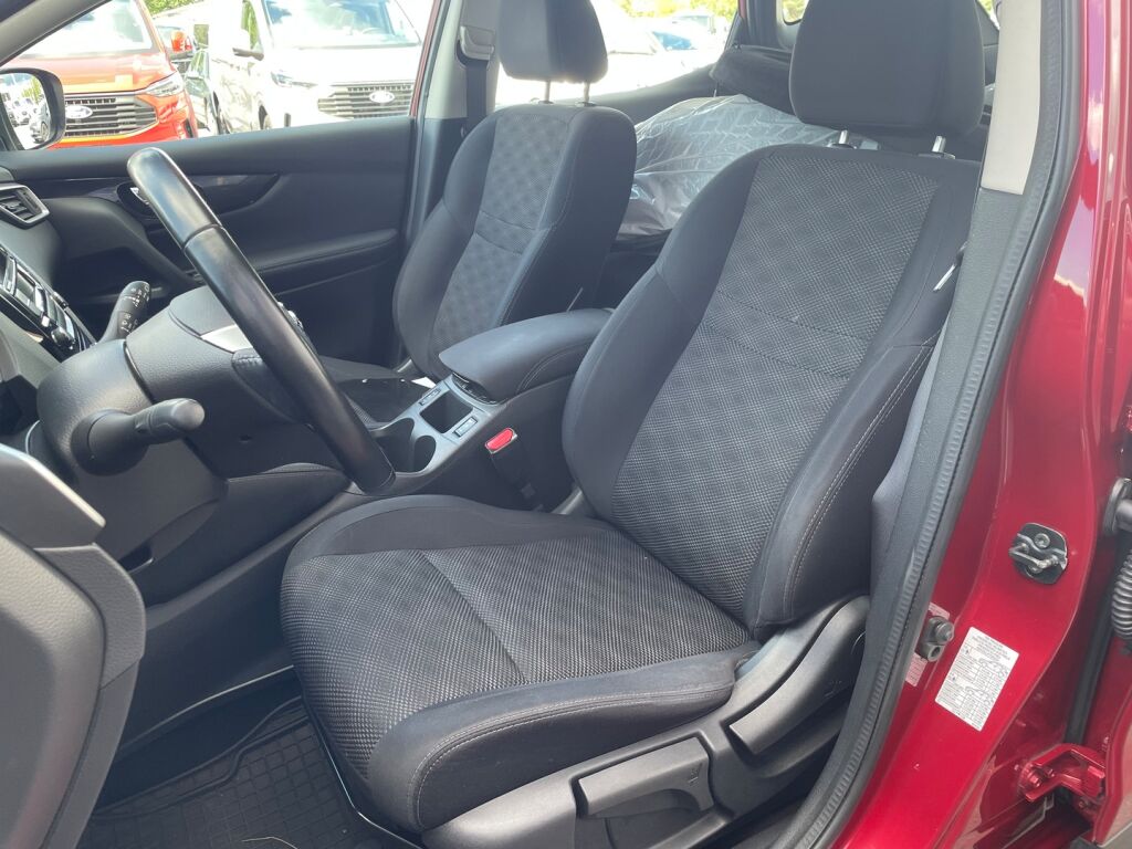 Nissan Qashqai 2017 Punainen