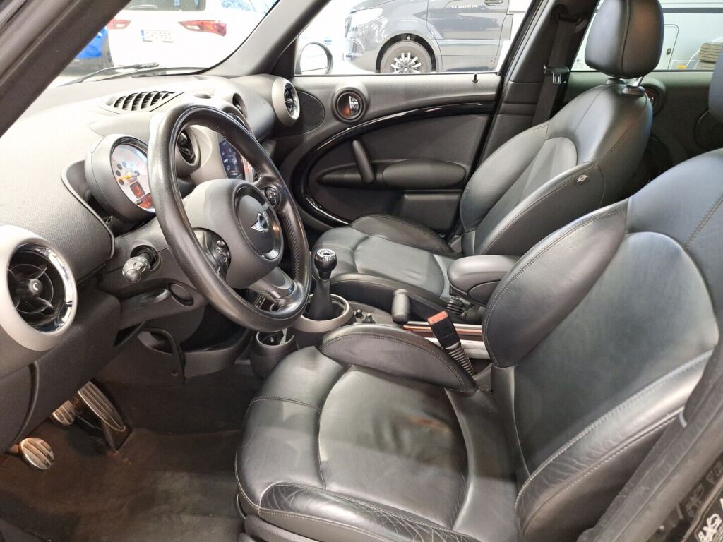 Mini Countryman 2011 Musta