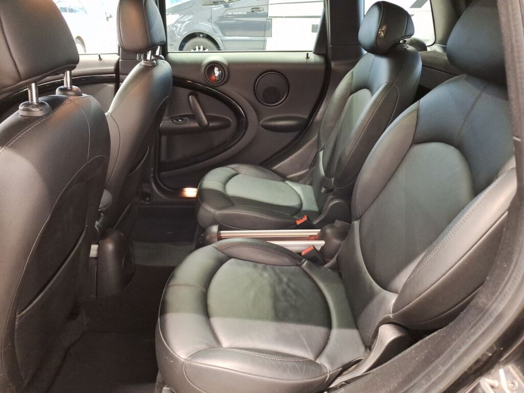 Mini Countryman 2011 Musta