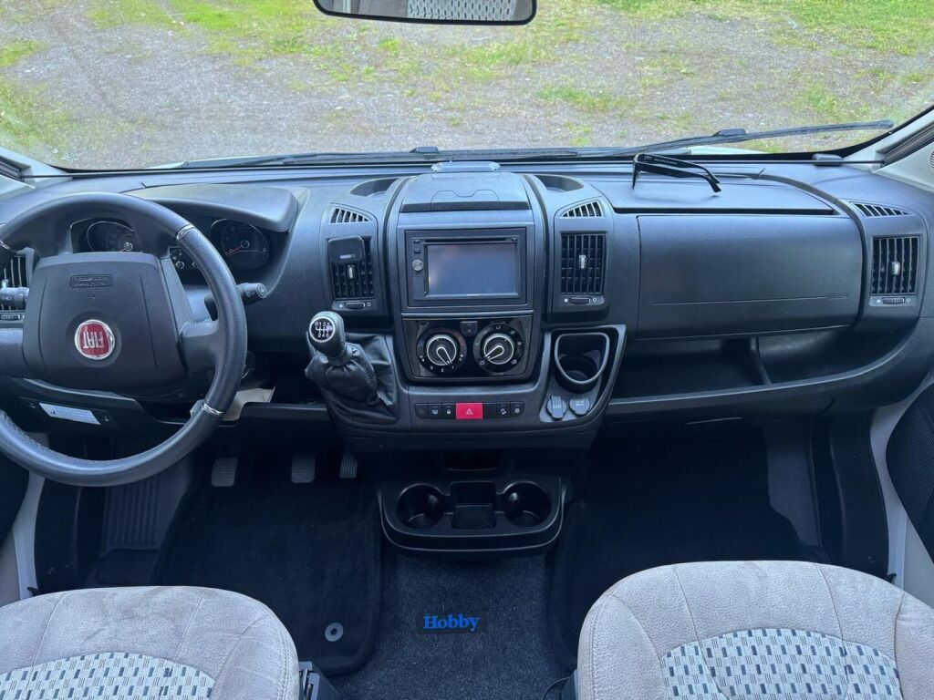 Hobby OPTIMA ONTOUR T65 FL 2017 Valkoinen