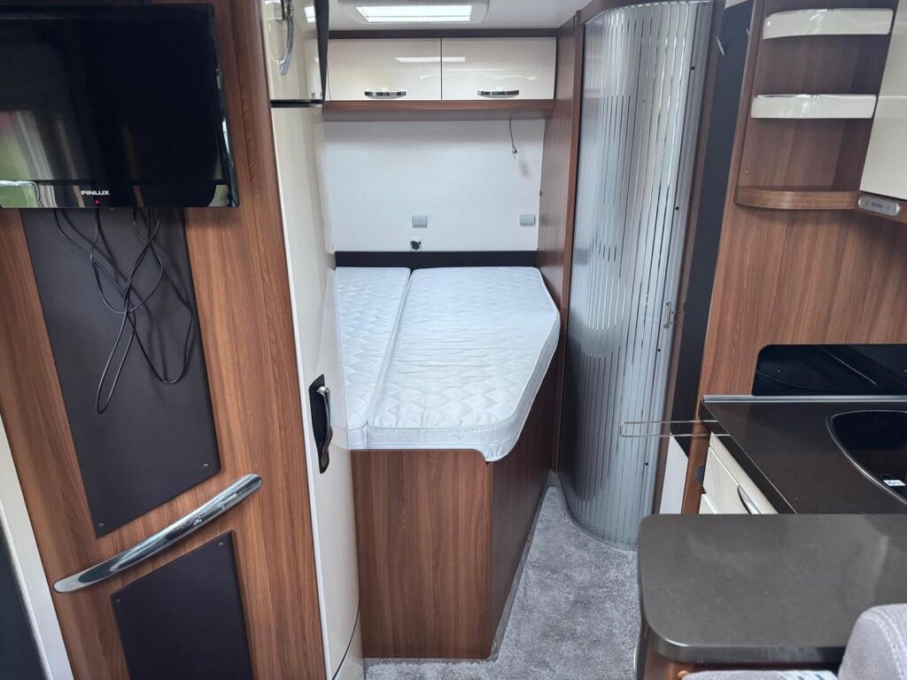 Hobby OPTIMA ONTOUR T65 FL 2017 Valkoinen