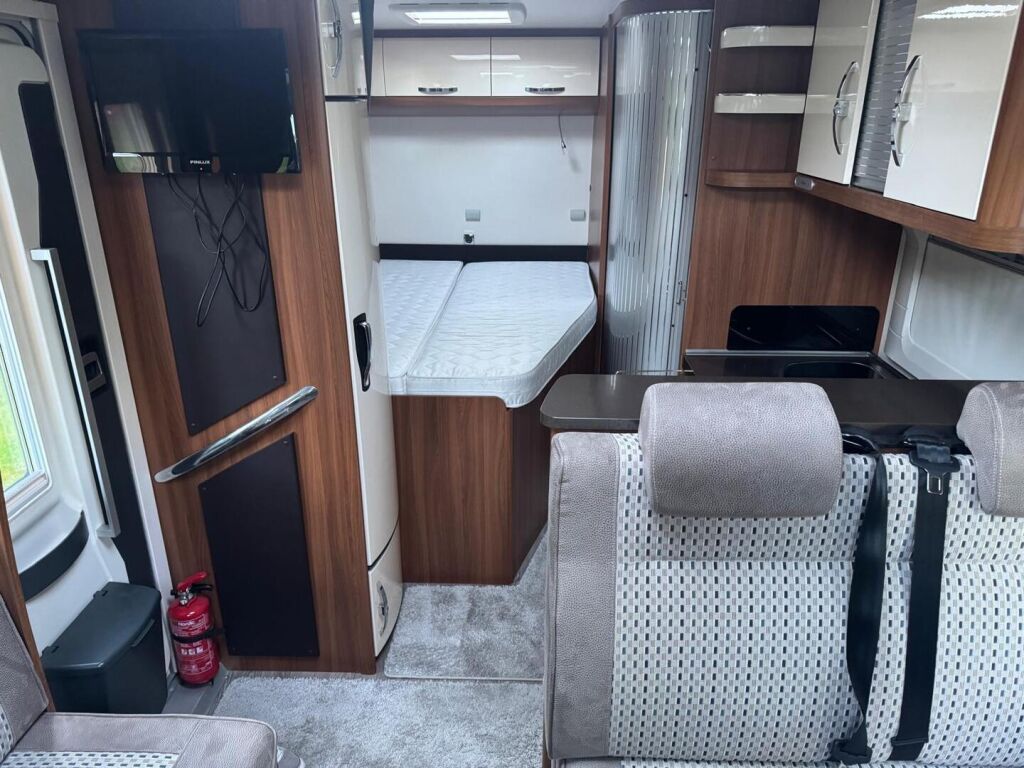 Hobby OPTIMA ONTOUR T65 FL 2017 Valkoinen