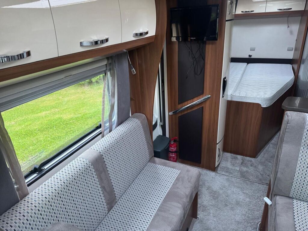 Hobby OPTIMA ONTOUR T65 FL 2017 Valkoinen