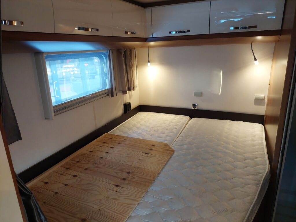 Hobby OPTIMA DE LUXE T65 FL 2017 Valkoinen