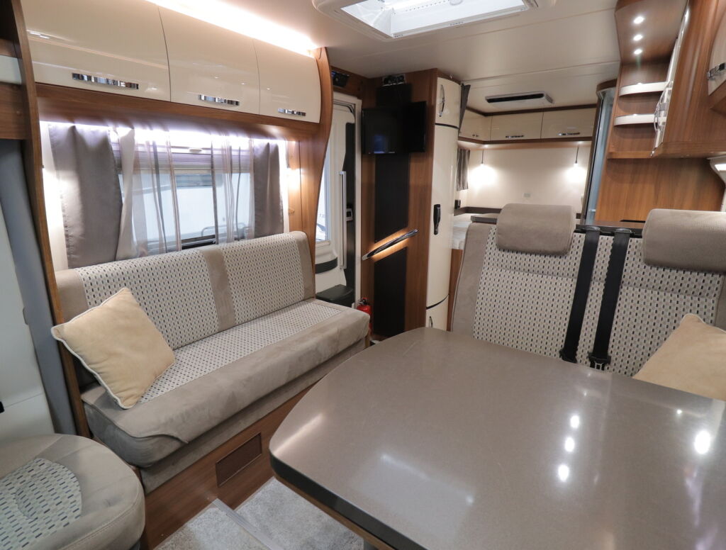 Hobby OPTIMA DE LUXE T65 FL 2017 Valkoinen