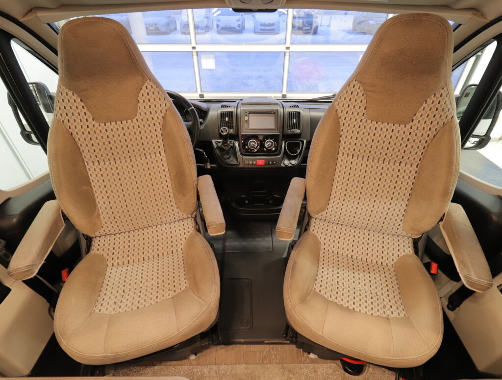 Hobby OPTIMA DE LUXE T65 FL 2017 Valkoinen