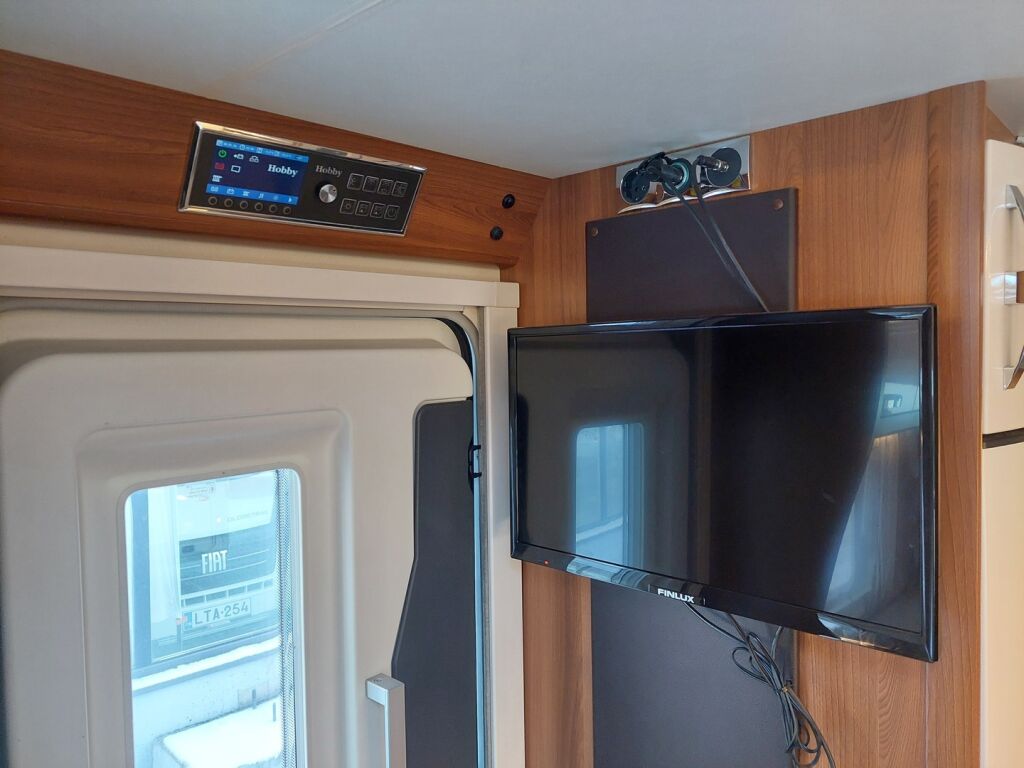 Hobby OPTIMA DE LUXE T65 FL 2017 Valkoinen