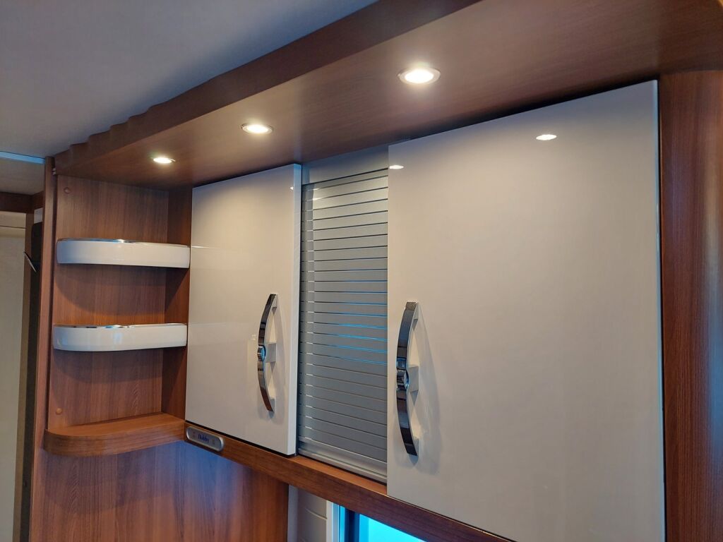 Hobby OPTIMA DE LUXE T65 FL 2017 Valkoinen