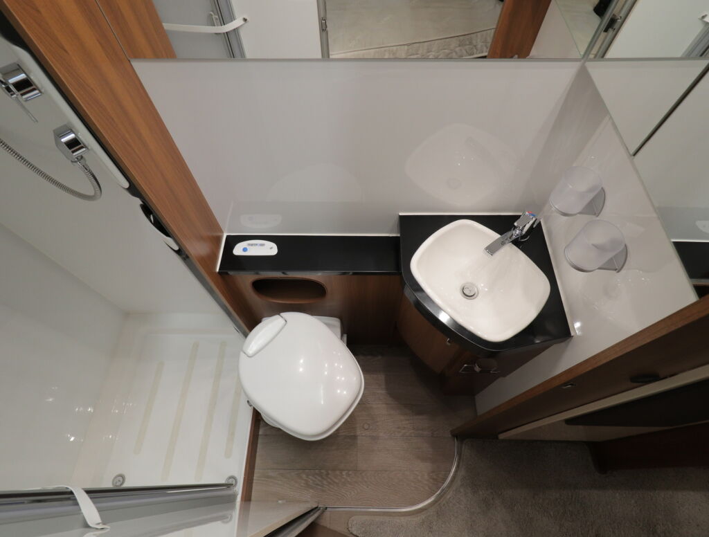 Hobby OPTIMA DE LUXE T65 FL 2017 Valkoinen