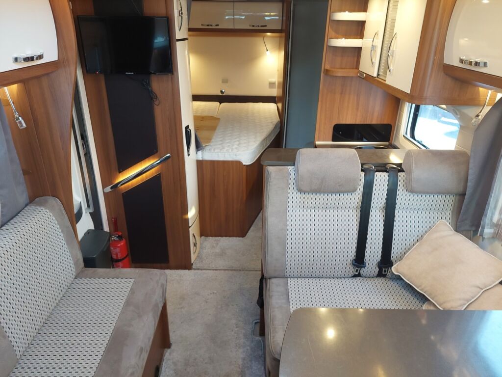 Hobby OPTIMA DE LUXE T65 FL 2017 Valkoinen