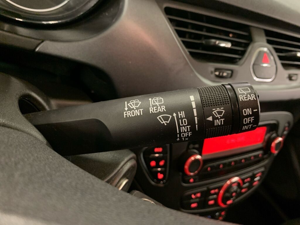 Opel Corsa 2017 Musta