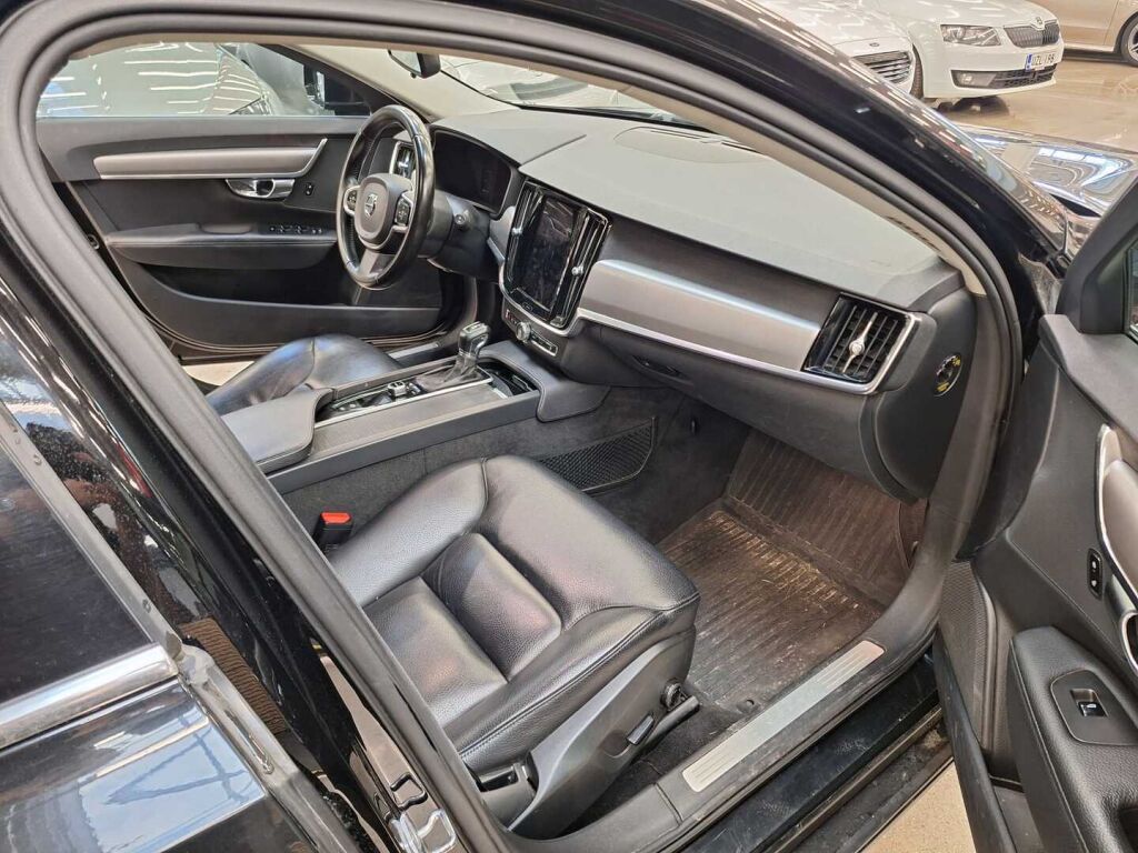 Volvo V90 2016 Musta
