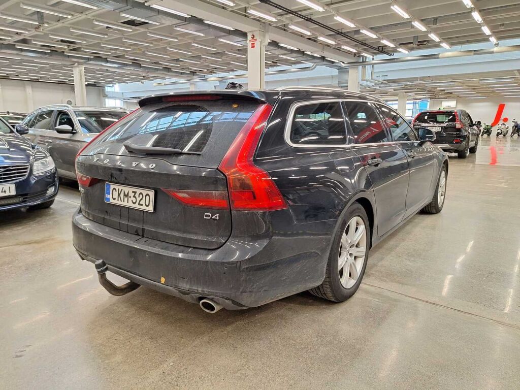 Volvo V90 2016 Musta