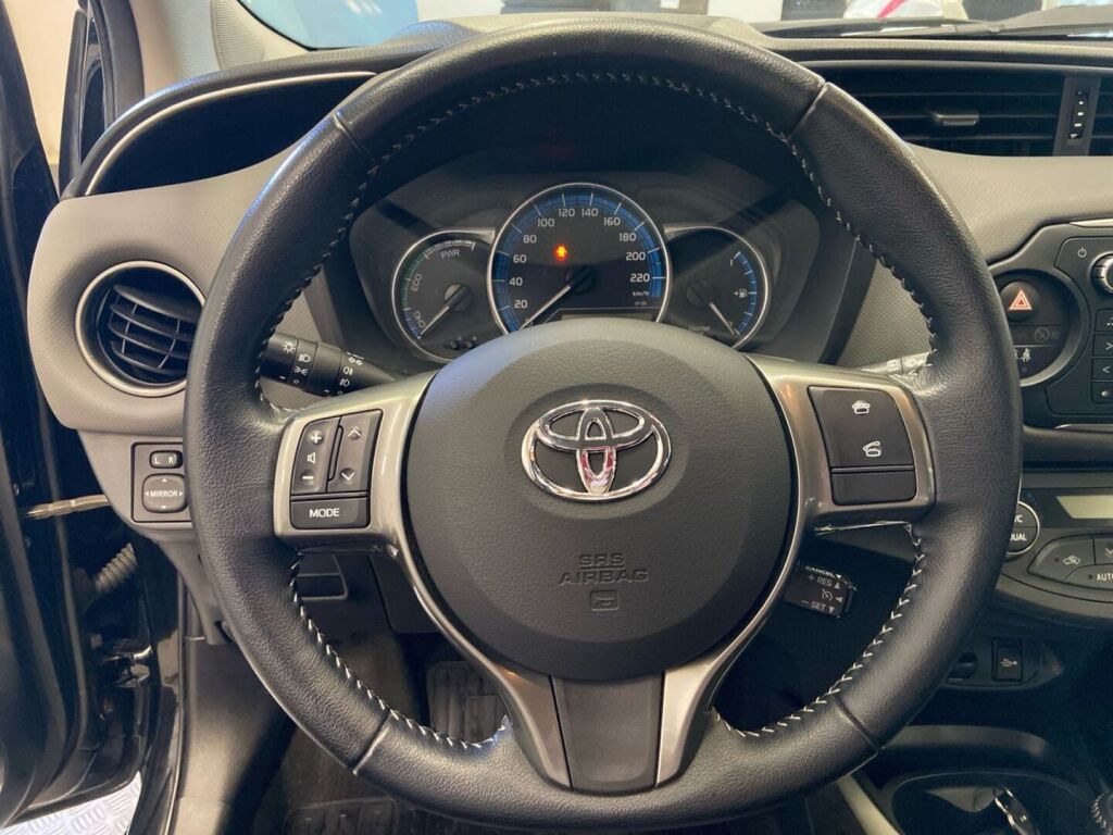Toyota Yaris 2016 Musta