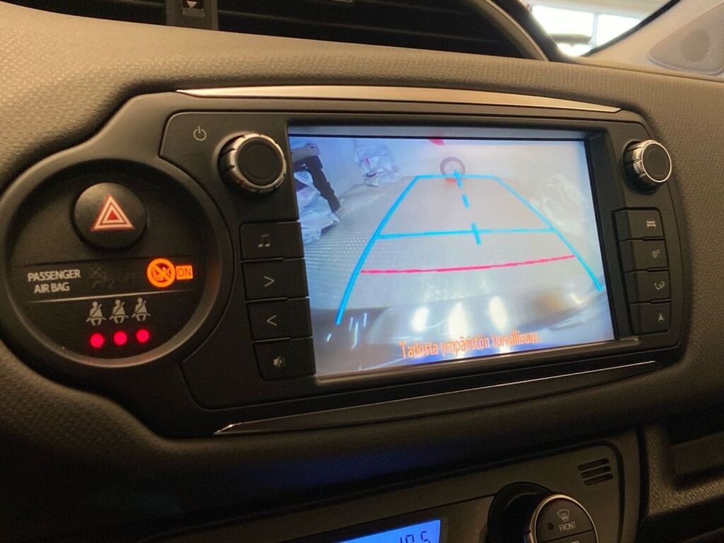 Toyota Yaris 2016 Musta