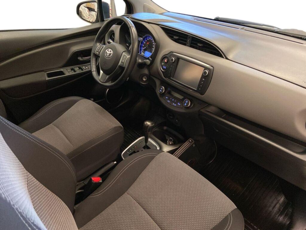 Toyota Yaris 2016 Musta