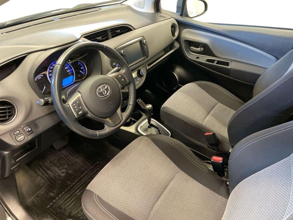 Toyota Yaris 2016 Musta