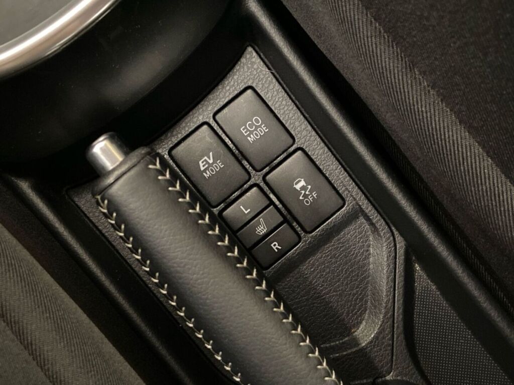 Toyota Yaris 2016 Musta