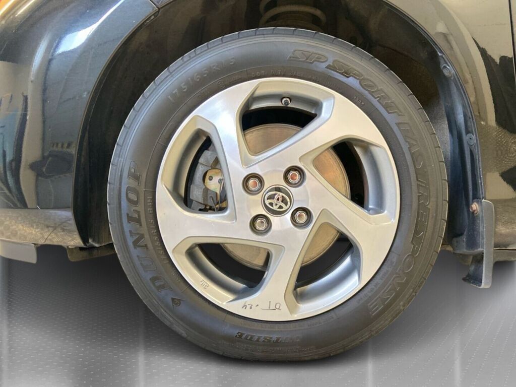 Toyota Yaris 2016 Musta