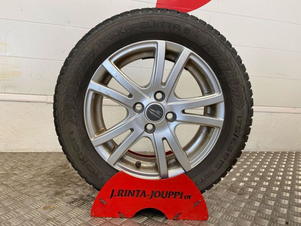 Toyota Yaris 2016 Musta