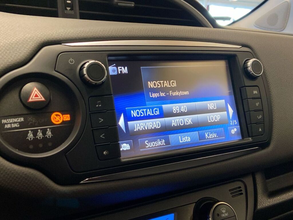 Toyota Yaris 2016 Musta