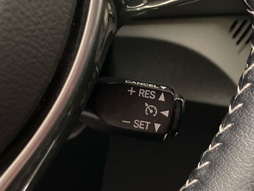 Toyota Yaris 2016 Musta