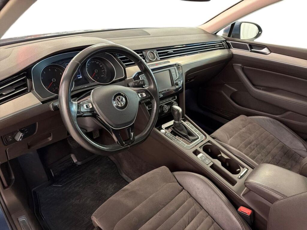 Volkswagen Passat 2017 Sininen
