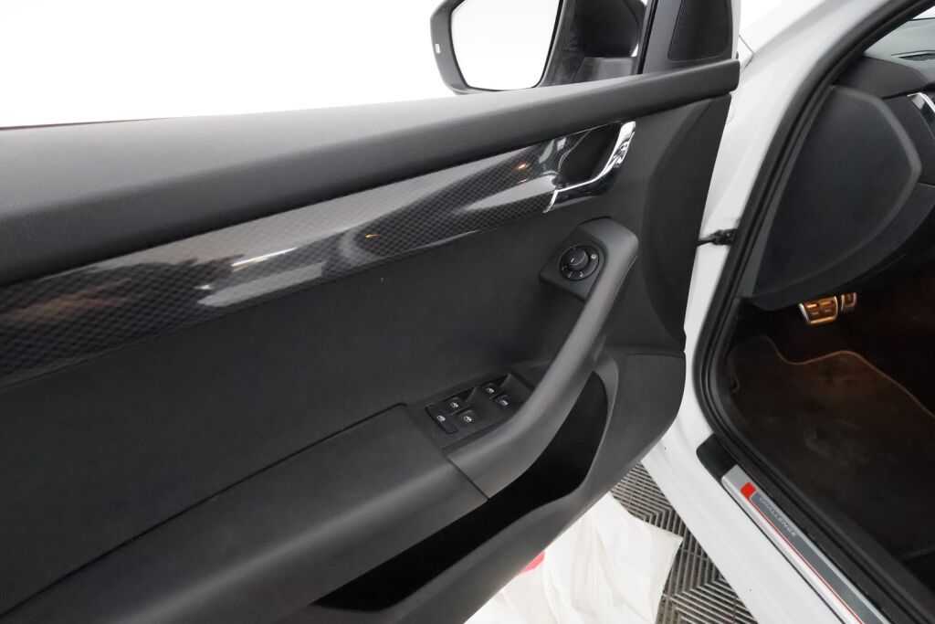 Skoda Octavia 2017 Valkoinen