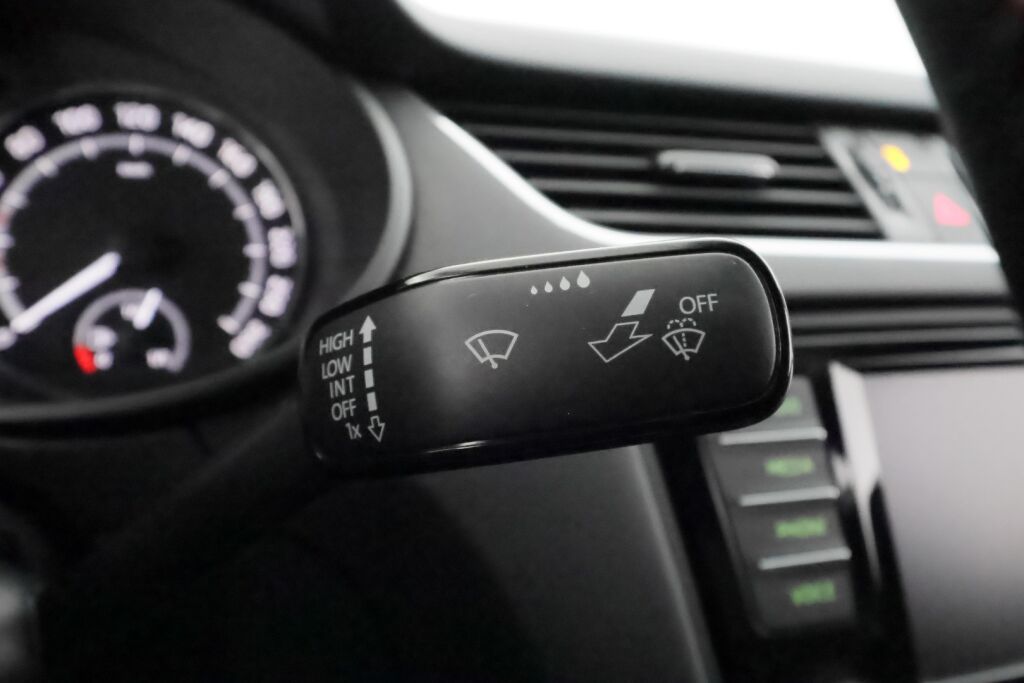 Skoda Octavia 2017 Valkoinen