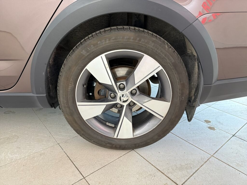Skoda Octavia 2017 Ruskea (beige)