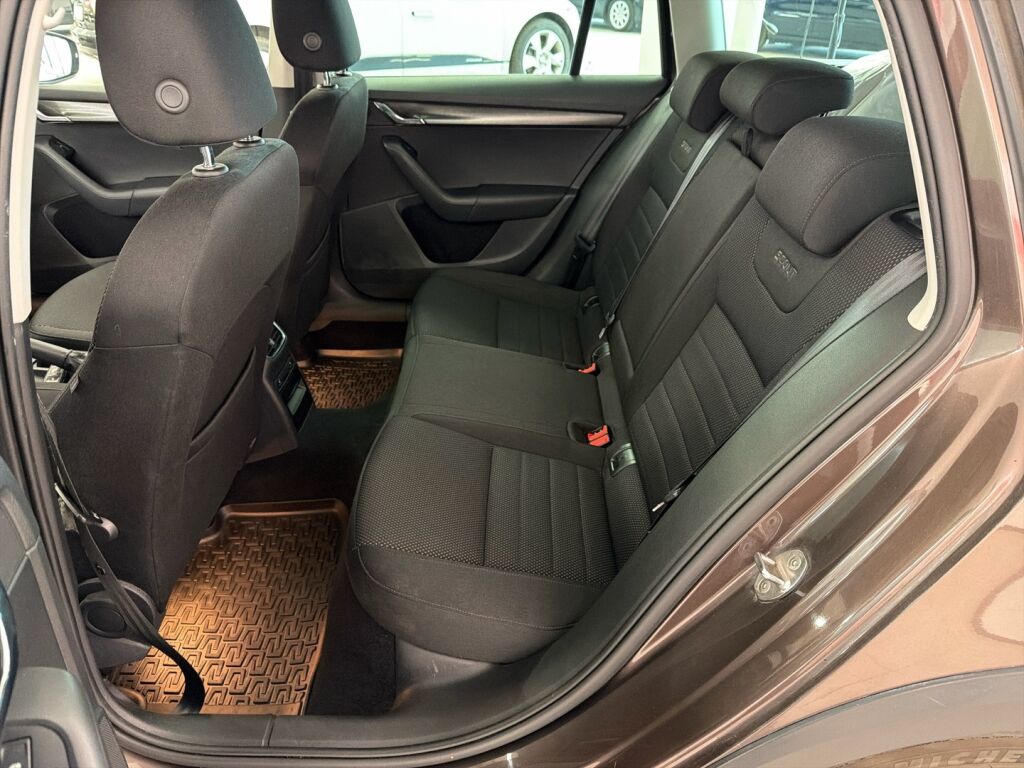 Skoda Octavia 2017 Ruskea (beige)