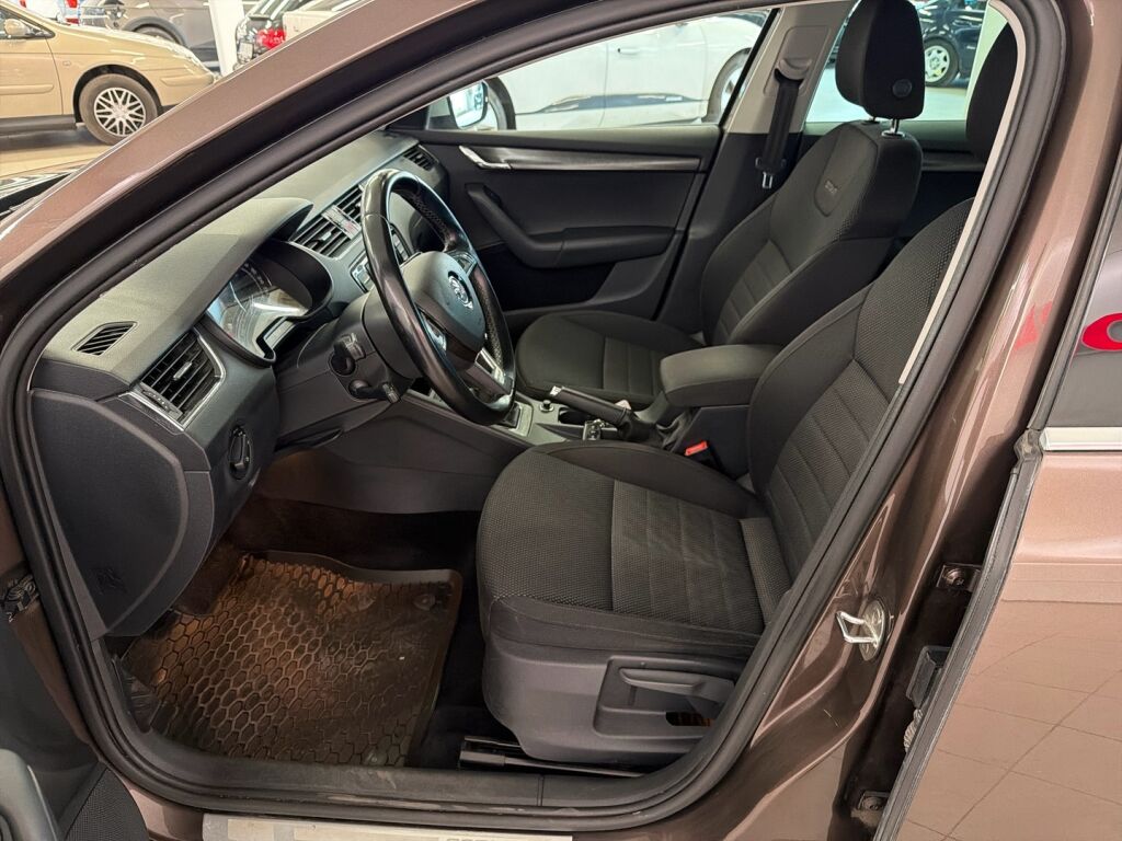 Skoda Octavia 2017 Ruskea (beige)