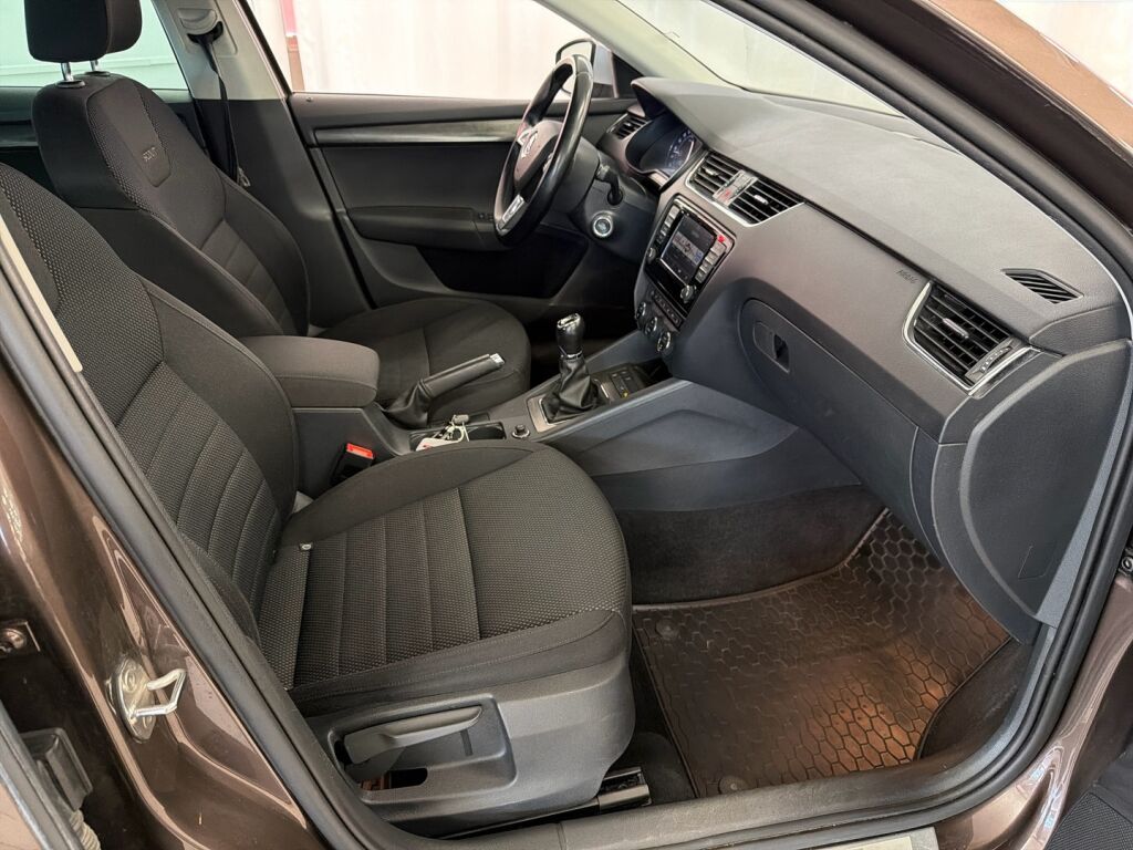 Skoda Octavia 2017 Ruskea (beige)