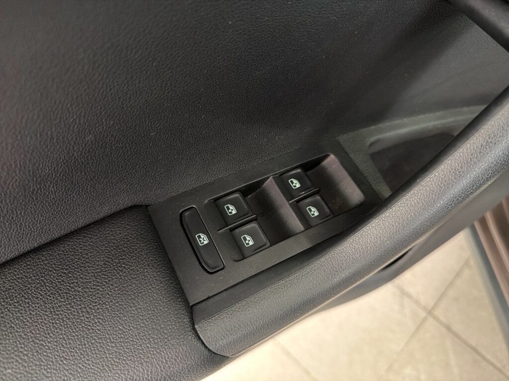Skoda Octavia 2017 Ruskea (beige)