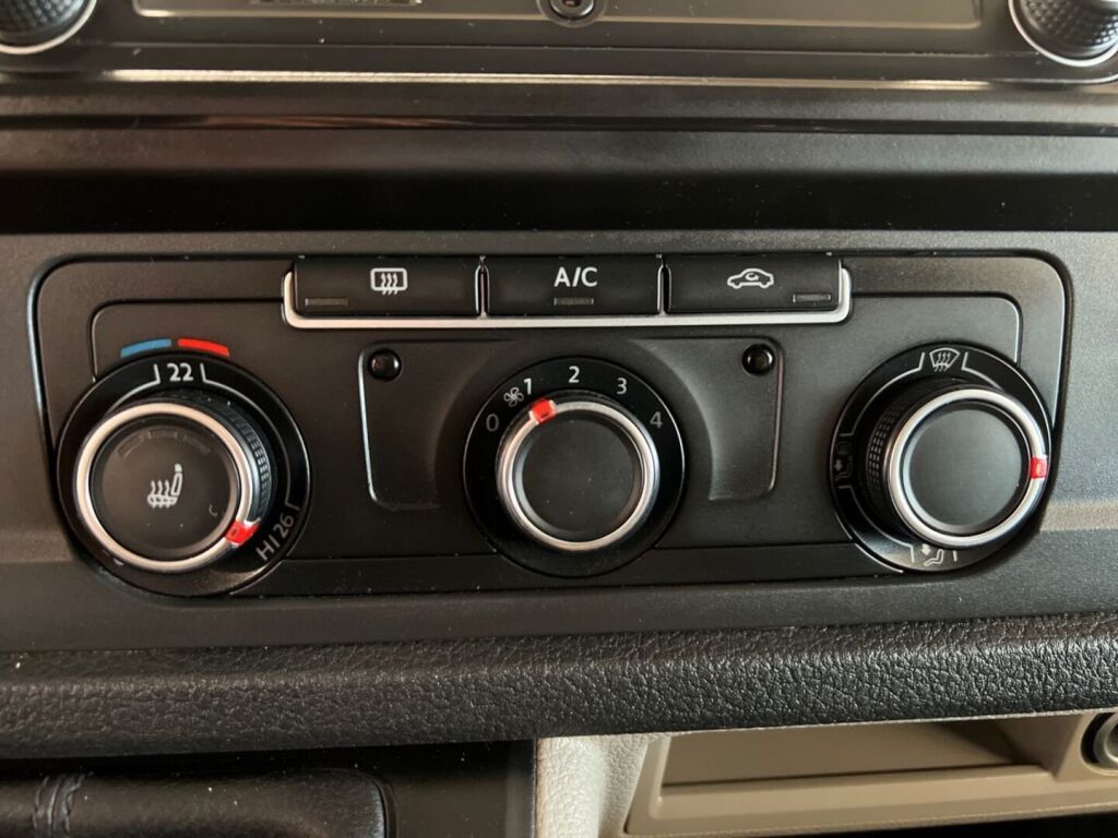 Volkswagen Transporter 2017 Musta