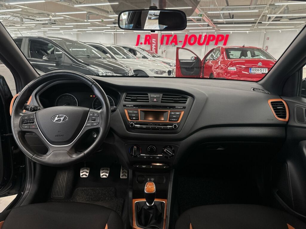Hyundai i20 Active 2018 Musta