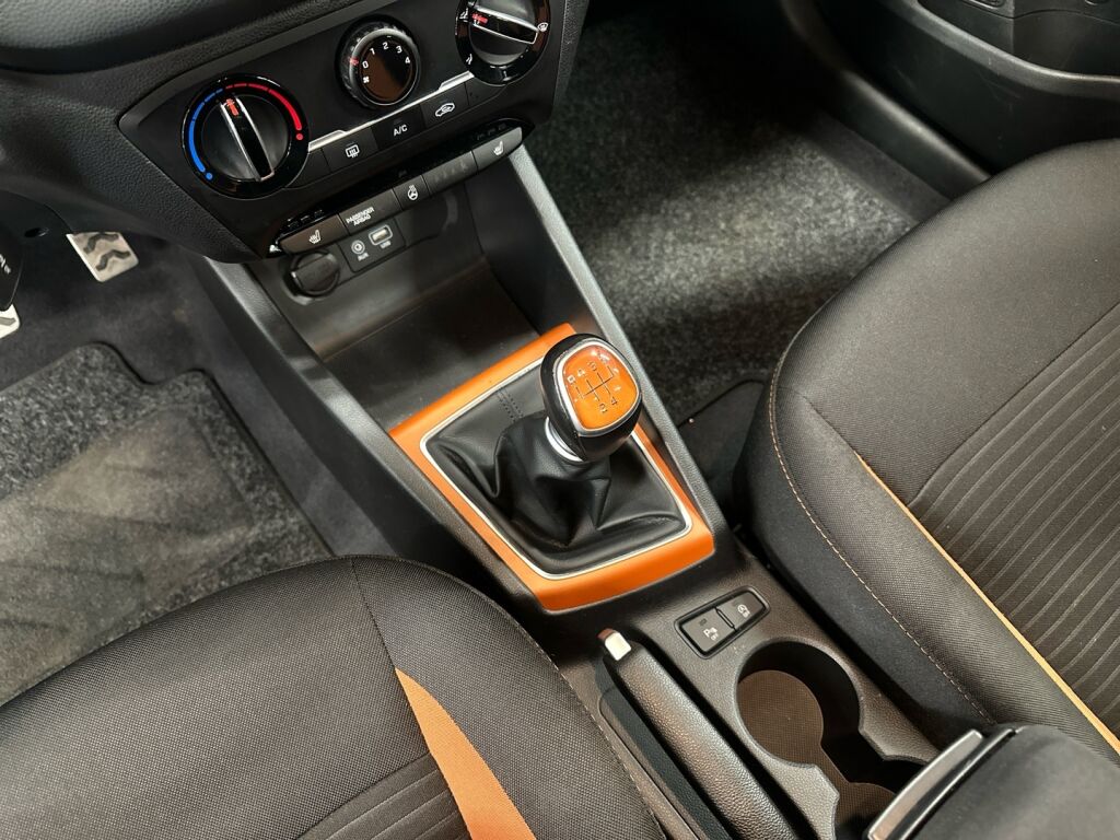 Hyundai i20 Active 2018 Musta