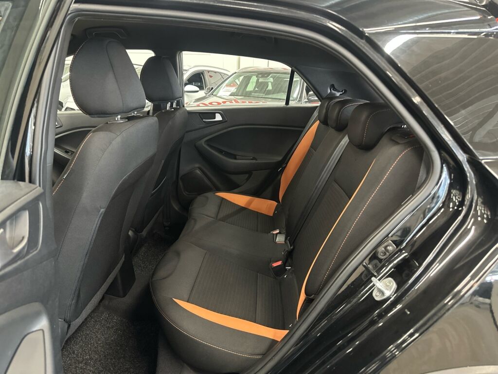 Hyundai i20 Active 2018 Musta
