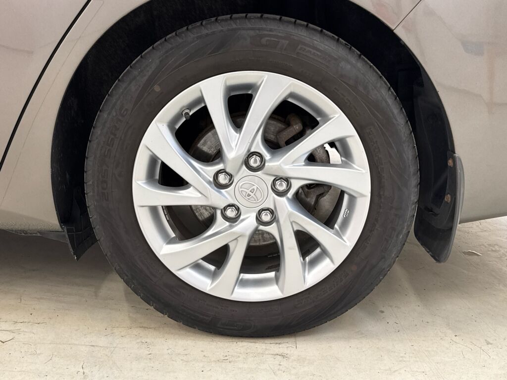 Toyota Auris 2016 Harmaa