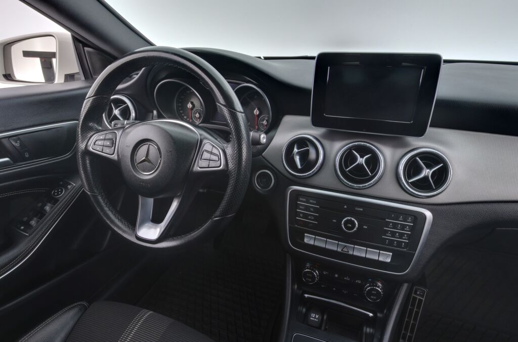 Mercedes-Benz CLA 2016 Valkoinen