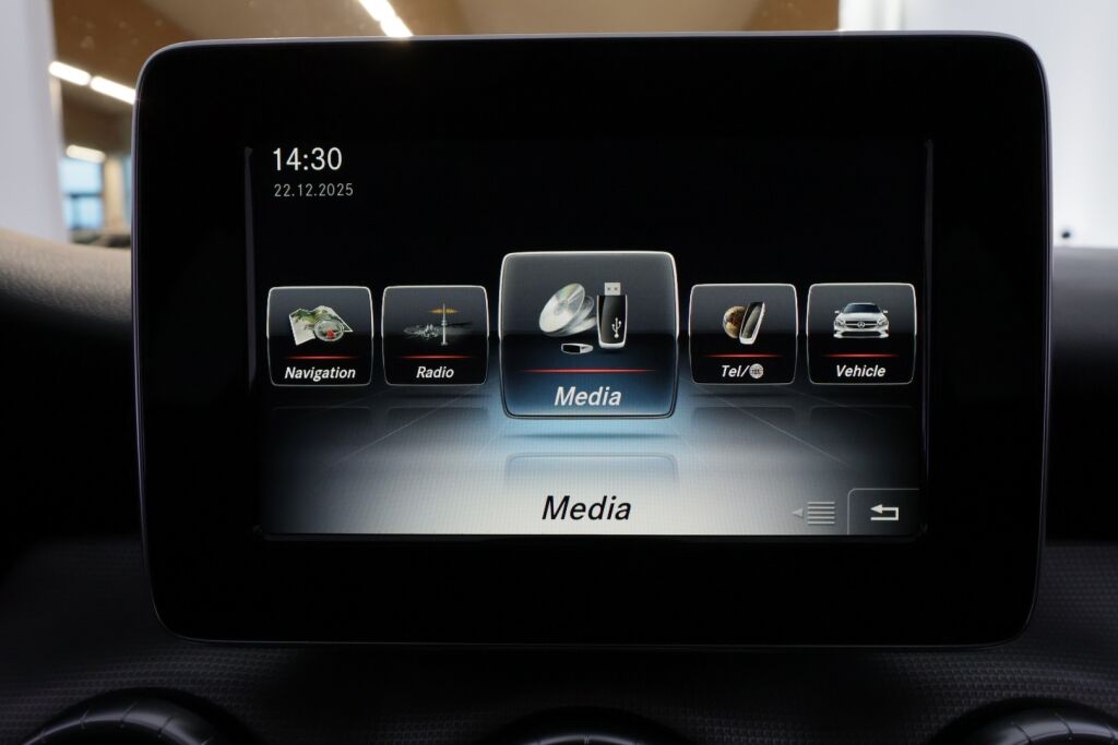 Mercedes-Benz CLA 2016 Valkoinen