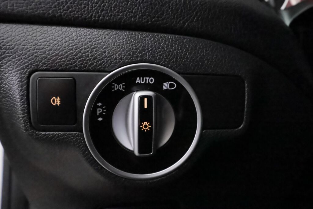 Mercedes-Benz CLA 2016 Valkoinen