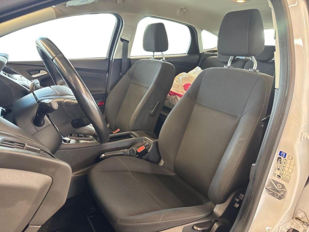 Ford Focus 2017 Valkoinen