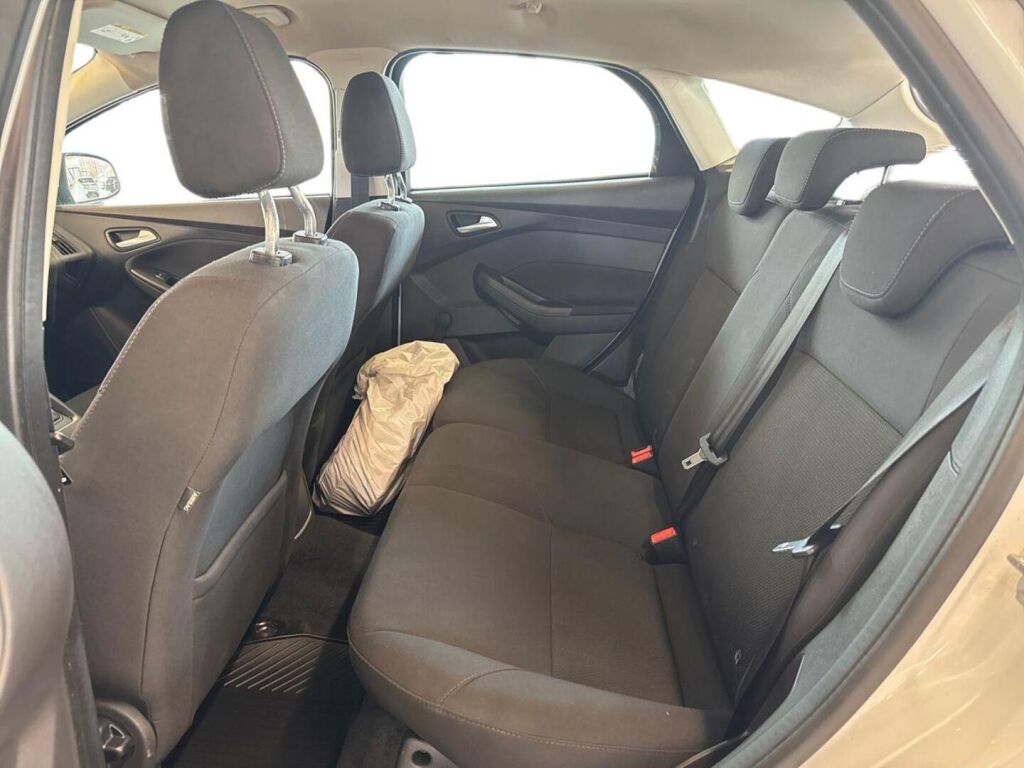 Ford Focus 2017 Valkoinen